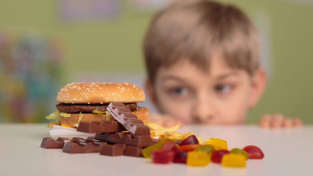 غذاهای مضر برای کودکان